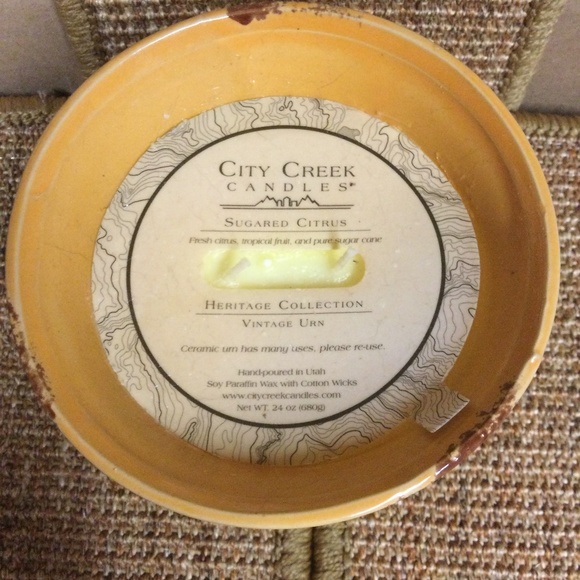 24 oz Vintage Urn Soy Blend Candle - NEW - Picture 2 of 7